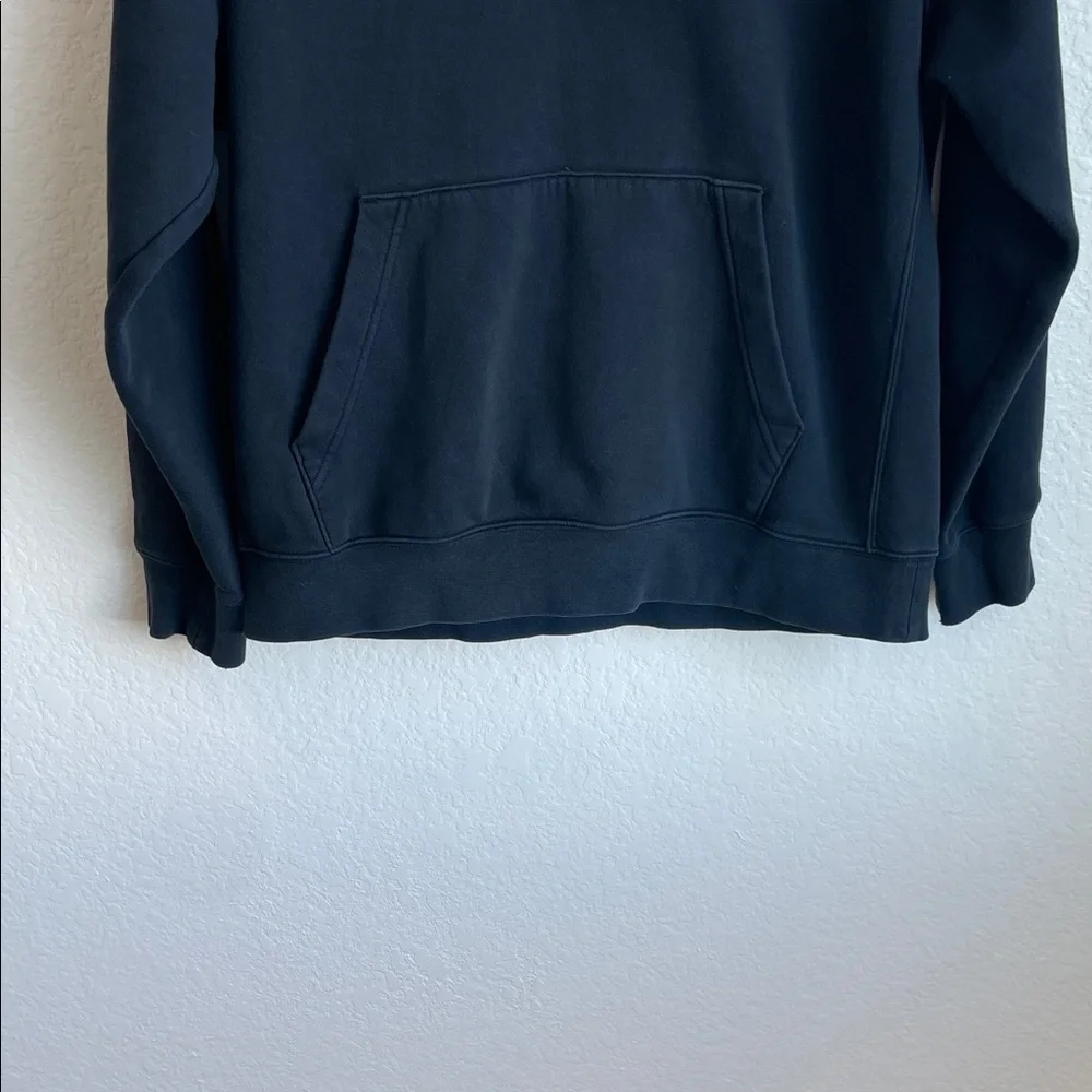 NIKE Men's Black Pullover Hoodie • Medium